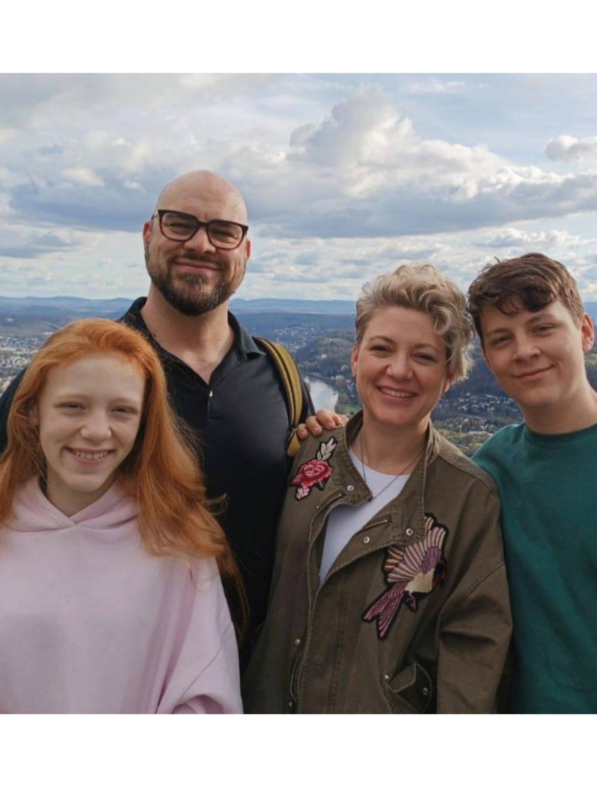 Startfoto zu Eure Familie als Linienbild um ein Wort